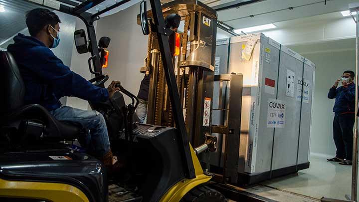 Lebih Berhati-hati, Pemerintah Putuskan Tunda Penggunaan Vaksin AstraZeneca